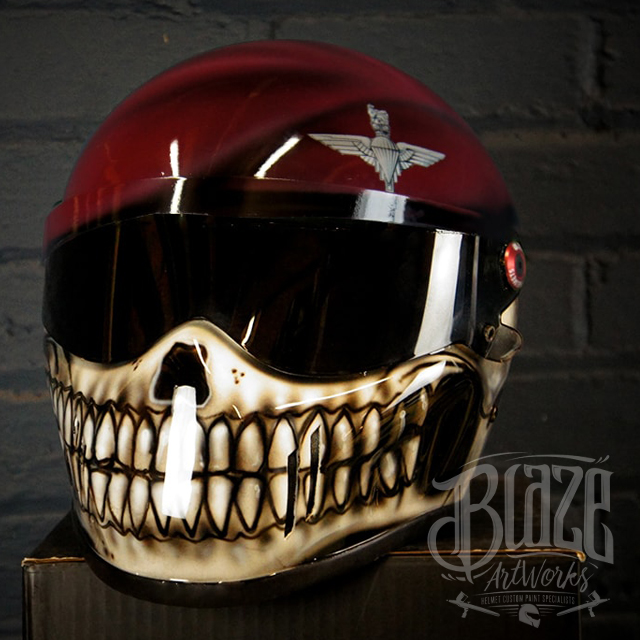 Paratrooper beret design on a motorcycle helmet